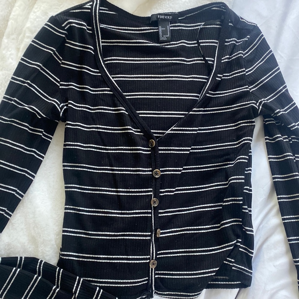 Long thin sleeve crew neck top